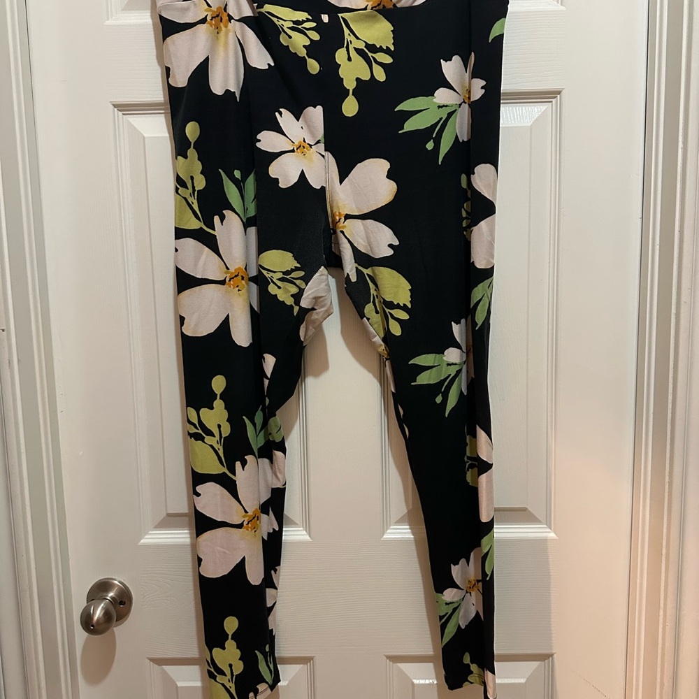 LuLaRoe Black and Green Patterned Leggings